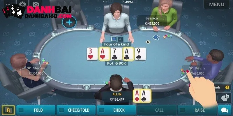 Bàn poker online cho thấy nhiều kiểu chia bài