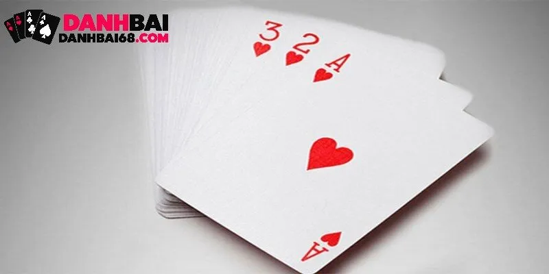 Luật ba cây dùng bộ bài gồm 36 quân